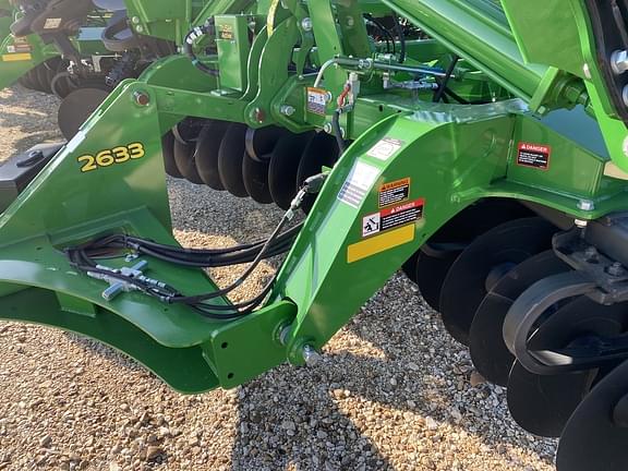 Image of John Deere 2633 equipment image 2