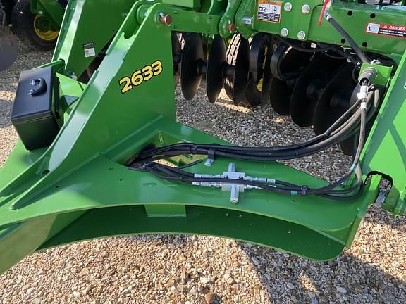 Image of John Deere 2633 equipment image 4