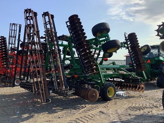 Image of John Deere 2660VT equipment image 3