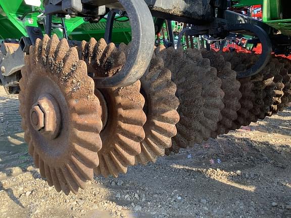 Image of John Deere 2660VT equipment image 4