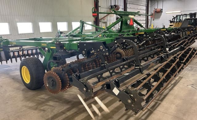Image of John Deere 2660VT equipment image 3
