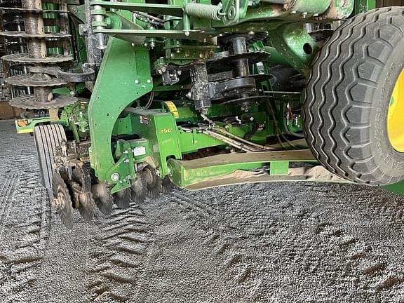 Image of John Deere 2660VT equipment image 1