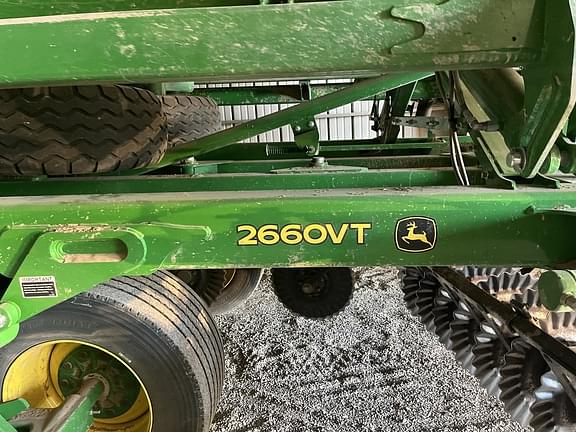 Image of John Deere 2660VT equipment image 4