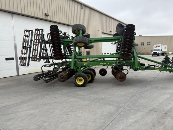 Image of John Deere 2660VT equipment image 1