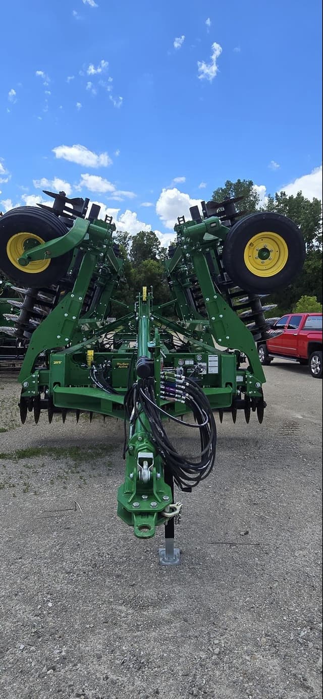 Image of John Deere 2660VT equipment image 1