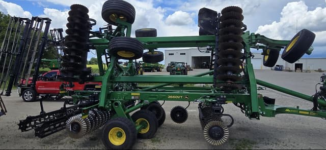 Image of John Deere 2660VT equipment image 3