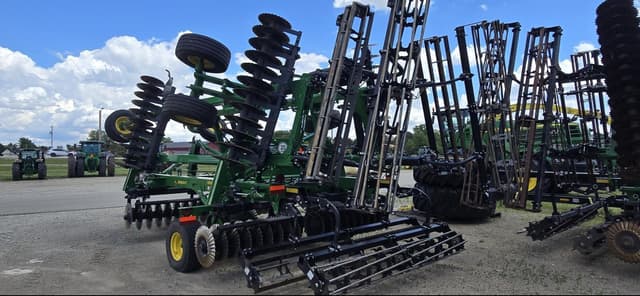 Image of John Deere 2660VT equipment image 4