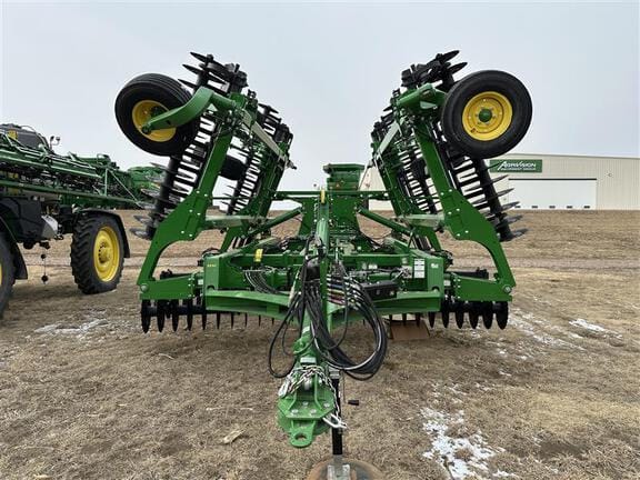 2023 John Deere 2660VT Equipment Image0