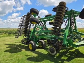 Image of John Deere 2660VT equipment image 1