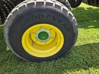 Image of John Deere 2660VT equipment image 4