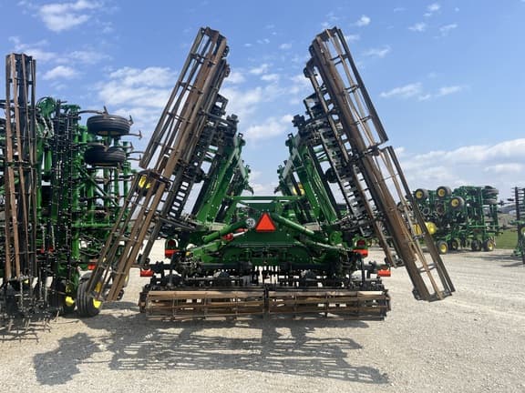 Image of John Deere 2660VT equipment image 4