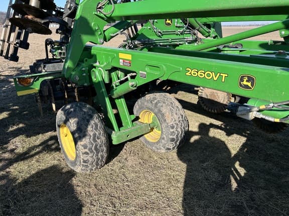 Image of John Deere 2660VT equipment image 2