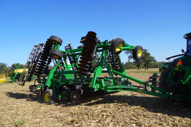 Image of John Deere 2660VT equipment image 4