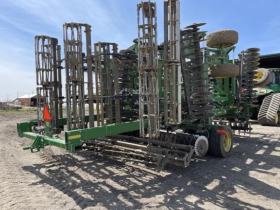 Image of John Deere 2660VT equipment image 4
