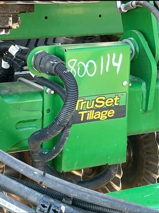 Image of John Deere 2660VT equipment image 3