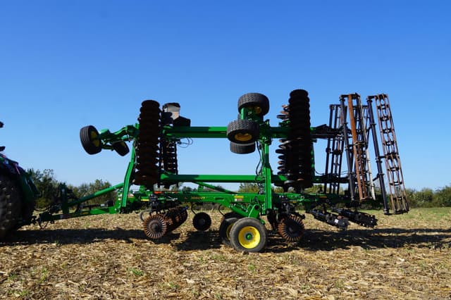 Image of John Deere 2660VT equipment image 3