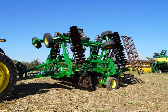 Image of John Deere 2660VT equipment image 2