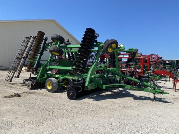 Image of John Deere 2660VT equipment image 3