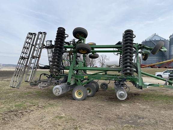 Image of John Deere 2660VT equipment image 1