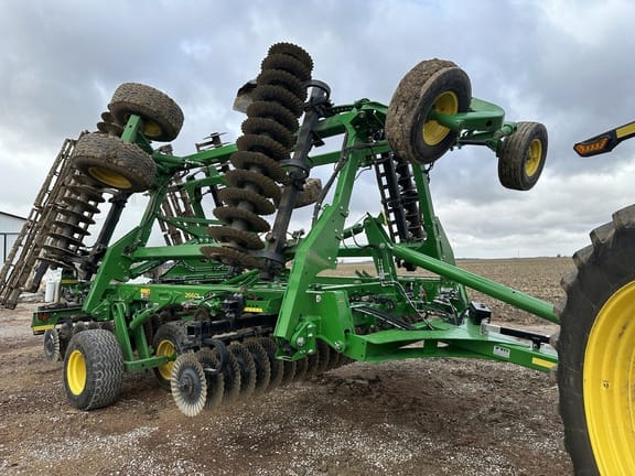2023 John Deere 2660VT Equipment Image0