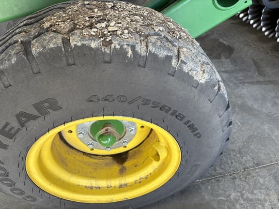 Image of John Deere 2660VT equipment image 2