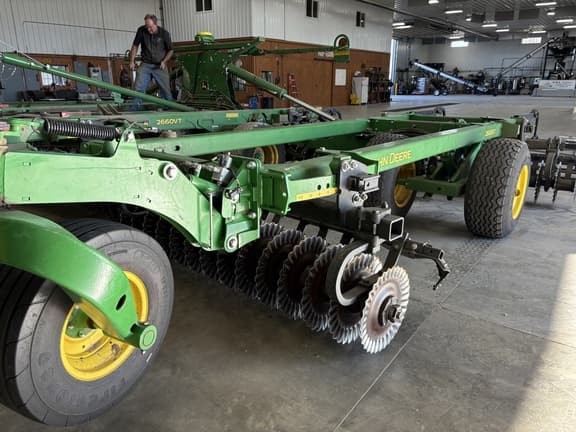 Image of John Deere 2660VT equipment image 3