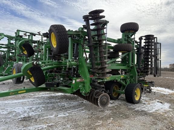 Image of John Deere 2660VT equipment image 3