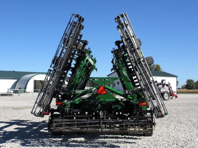 Image of John Deere 2660VT equipment image 4