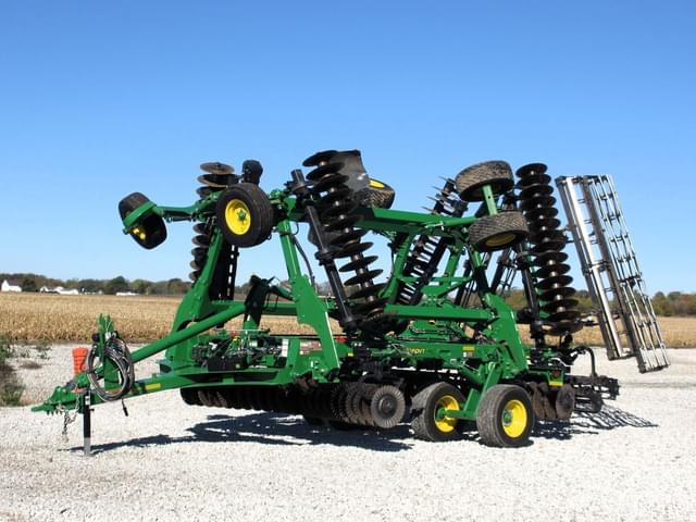 Image of John Deere 2660VT equipment image 1