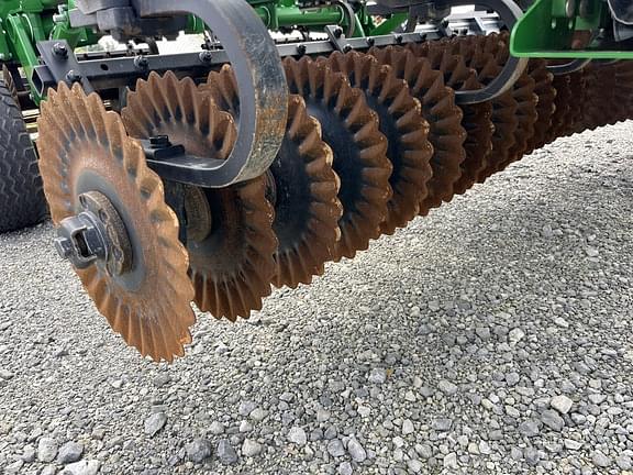 Image of John Deere 2660VT equipment image 2