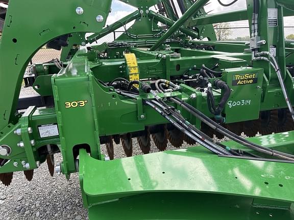 Image of John Deere 2660VT equipment image 4