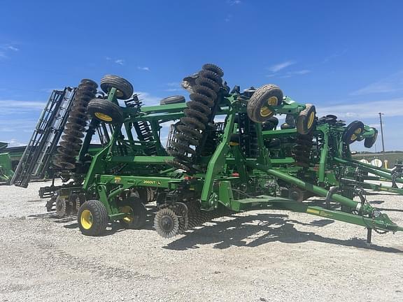 Image of John Deere 2660VT equipment image 1