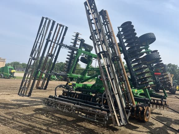 Image of John Deere 2660VT equipment image 3