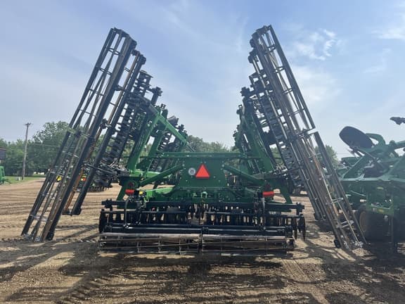 Image of John Deere 2660VT equipment image 4