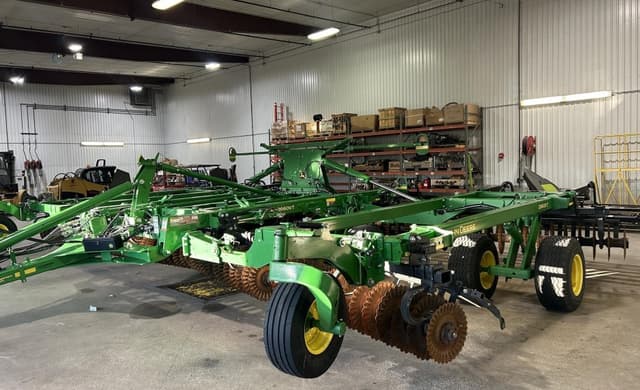 Image of John Deere 2660VT equipment image 1