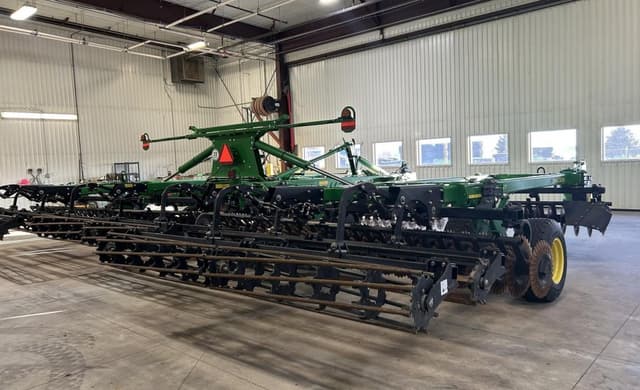 Image of John Deere 2660VT equipment image 4