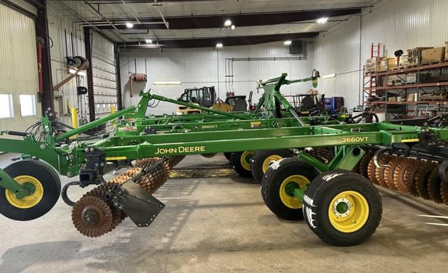 Image of John Deere 2660VT equipment image 1