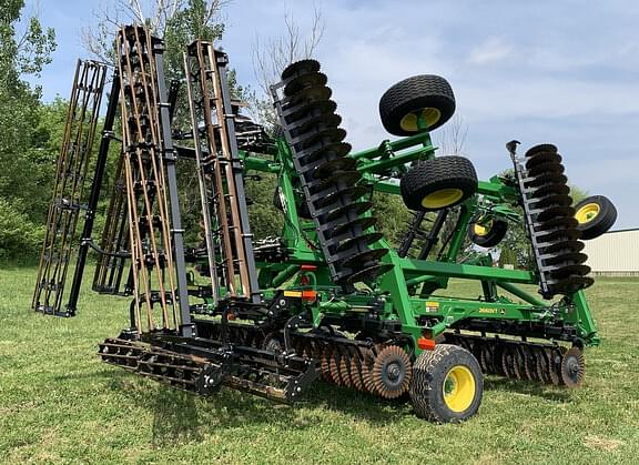 Image of John Deere 2660VT equipment image 2