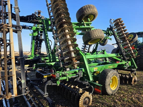 Image of John Deere 2660VT equipment image 4