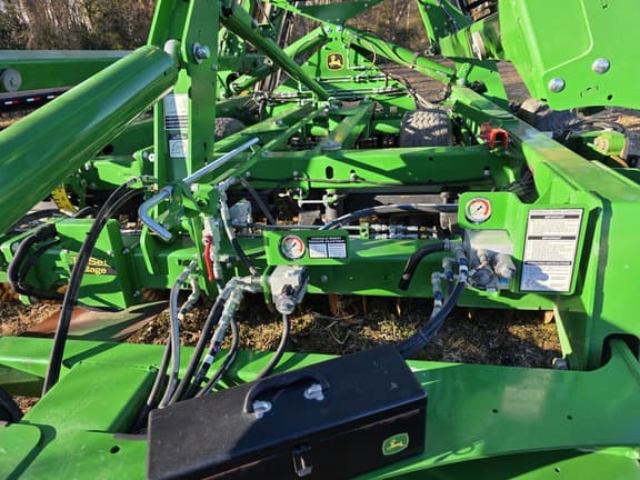Image of John Deere 2660VT equipment image 4