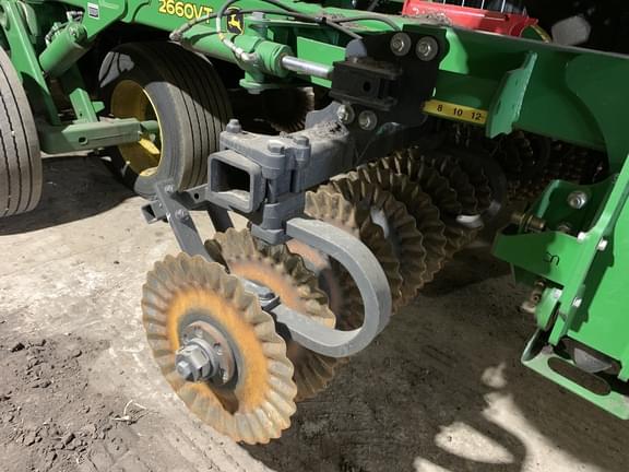 Image of John Deere 2660VT equipment image 4