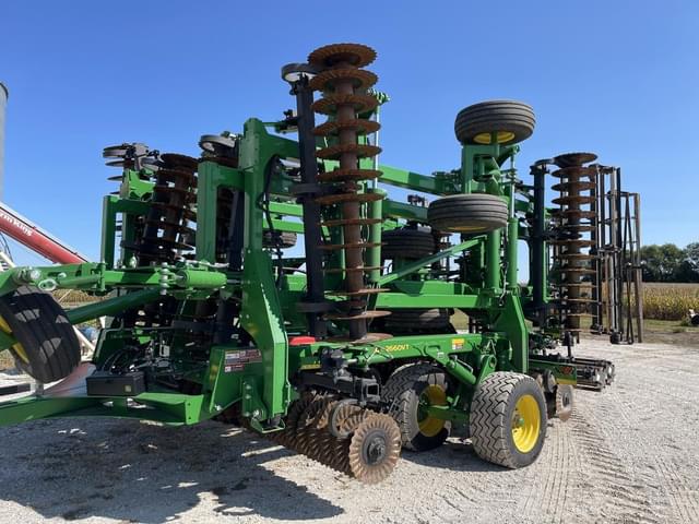 Image of John Deere 2660VT equipment image 1