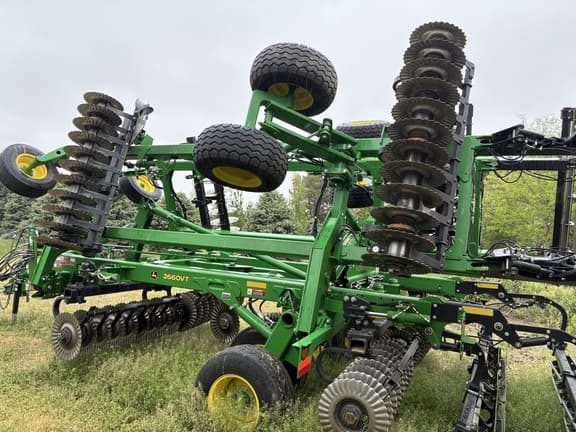 Image of John Deere 2660VT equipment image 1