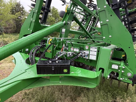 Image of John Deere 2660VT equipment image 4