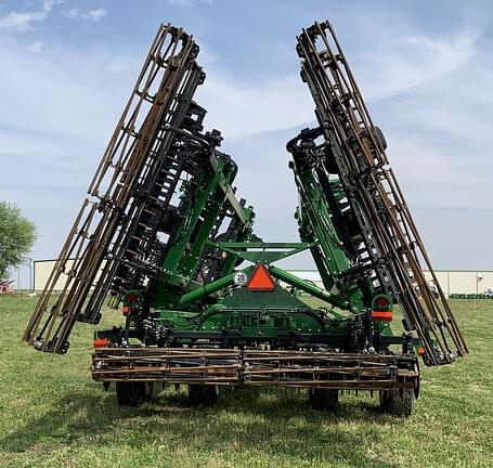 Image of John Deere 2660VT equipment image 3