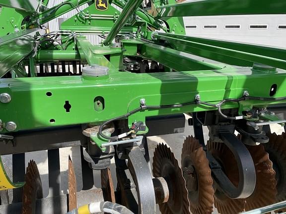 Image of John Deere 2660VT equipment image 3