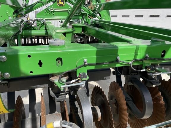 Image of John Deere 2660VT equipment image 3