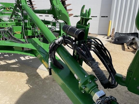 Image of John Deere 2660VT equipment image 1