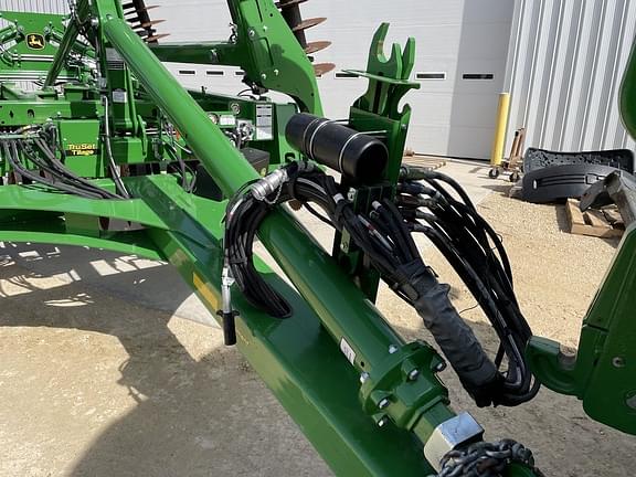 Image of John Deere 2660VT equipment image 1