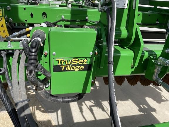 Image of John Deere 2660VT equipment image 2